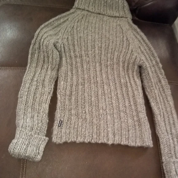 Turtle Kneck - Picture 5 of 8